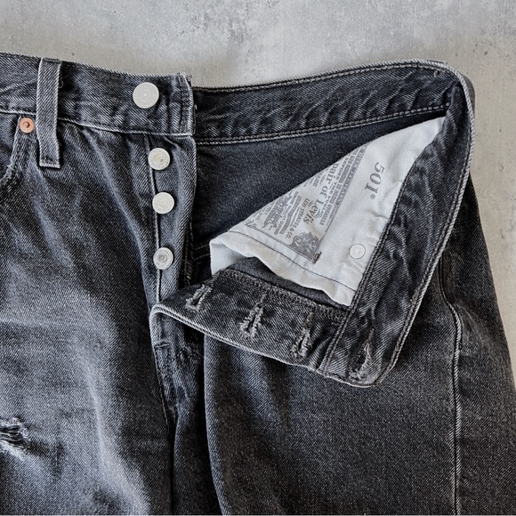 Levi’s 501 Mid-Thigh Shorts - Picture 3 of 4